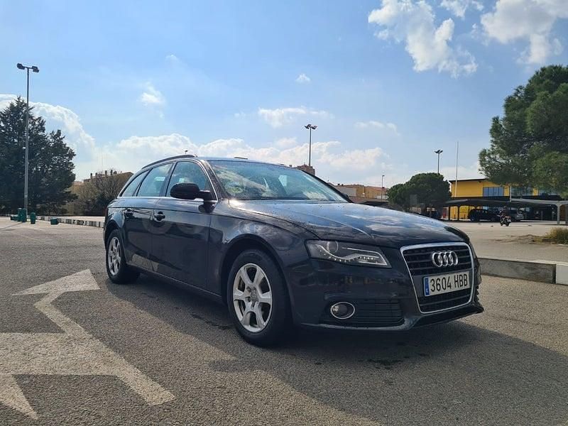 Usado Audi A4 170 CV (125 kW) 2011 Negro Familiar