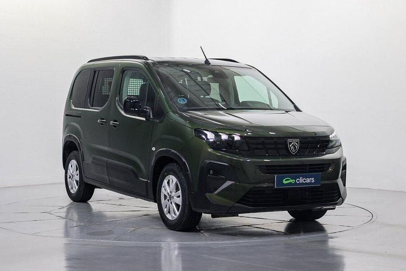Usado Peugeot Rifter Allure 100 CV (73 kW) 2024 Verde Monovolumen