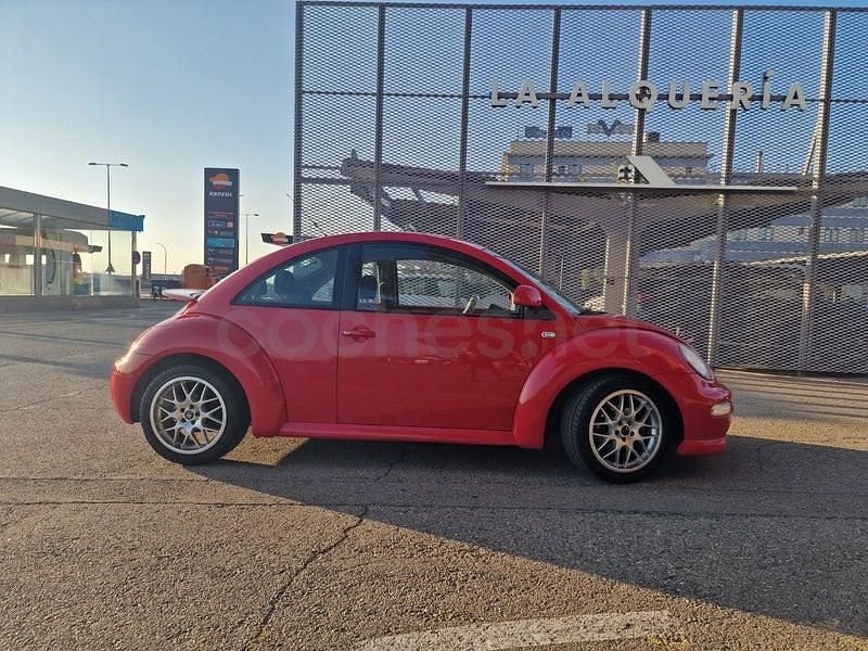 Usado VW New Beetle 115 CV (84 kW) 2000 Rojo Utilitario