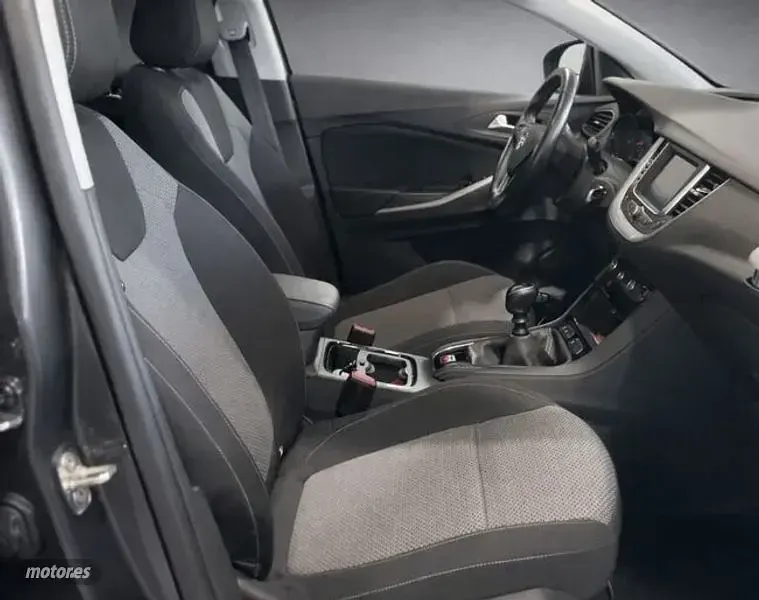 Usado Opel Grandland X Design Edition 130 CV (95 kW) 2020 Gris SUV