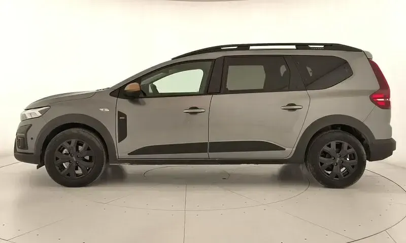 Usado Dacia Jogger Extreme 140 CV (102 kW) 2025 Gris Monovolumen