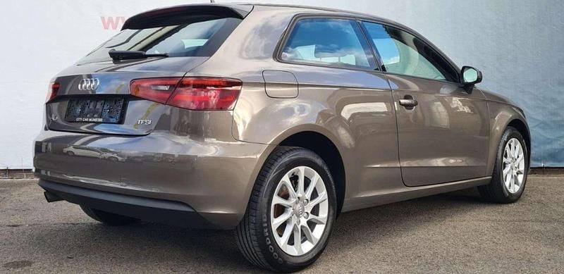 Usado Audi A3 Ambiente 122 CV (89 kW) 2013 Negro Utilitario