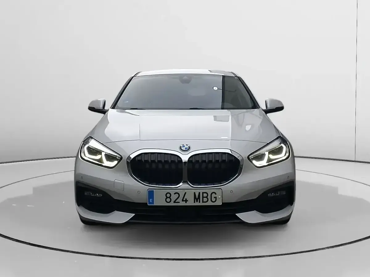 Usado BMW 118 Performance 136 CV (100 kW) 2022 Gris / plata Utilitario