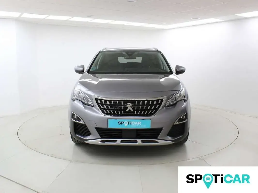 Usado Peugeot 3008 Allure 131 CV (96 kW) 2019 Gris SUV