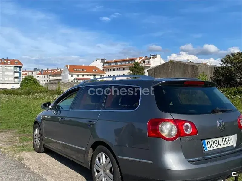 Usado VW Passat Highline 140 CV (102 kW) 2005 Gris / plata Familiar