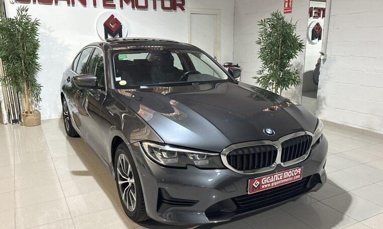 Gris / plata Usado 2022 BMW 318 Advantage Berlina | 26.950 € (Precio justo) - Imagen 1/4
