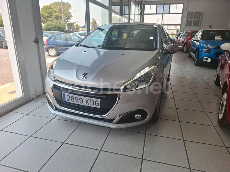 Gris / plata Usado 2017 Peugeot 208 Style Utilitario | 10.500 € (Un poco caro) - Imagen 1/4
