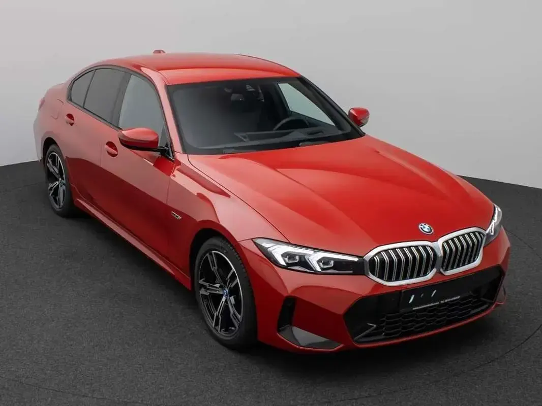 Usado BMW 330e M Sport 292 CV (214 kW) 2023 Rojo Berlina