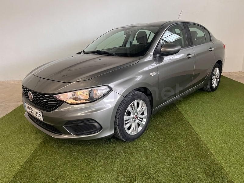 Usado Fiat Tipo Lounge 95 CV (69 kW) 2017 Gris / plata Berlina
