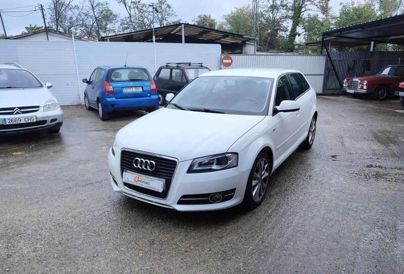 Blanco Usado 2011 Audi A3 Sportback Attraction Utilitario | 10.500 € (Precio justo) - Imagen 1/4