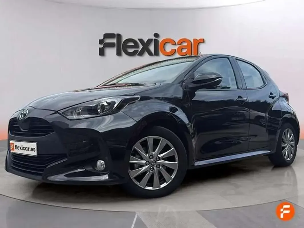 Usado Toyota Yaris Active 116 CV (85 kW) 2022 Negro Utilitario