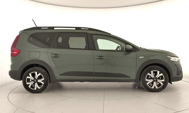 Verde Usado 2024 Dacia Jogger Expression Monovolumen | 19.275 € (Precio justo) - Imagen 1/3