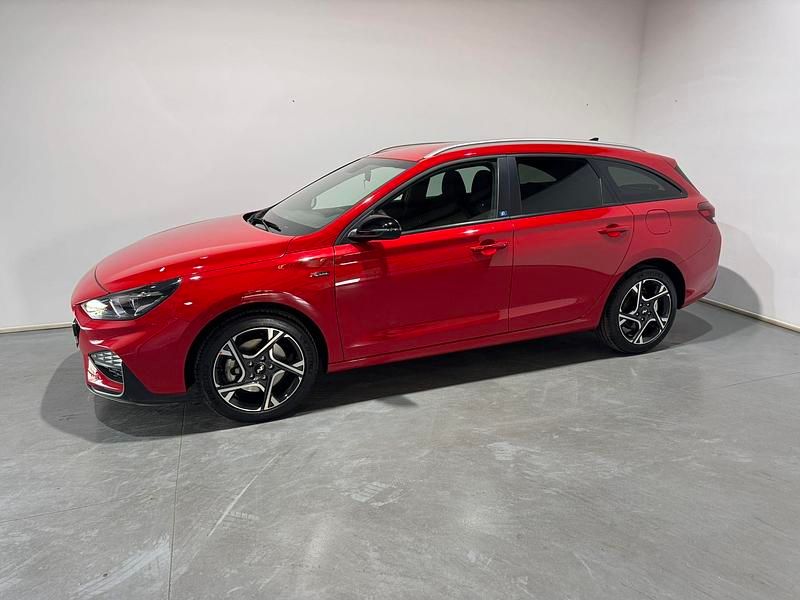 Usado Hyundai i30 N Line 120 CV (88 kW) 2024 Rojo Familiar