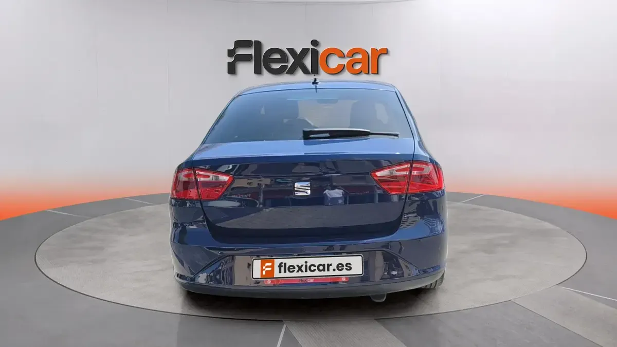 Usado Seat Toledo Style 110 CV (80 kW) 2017 Azul Utilitario