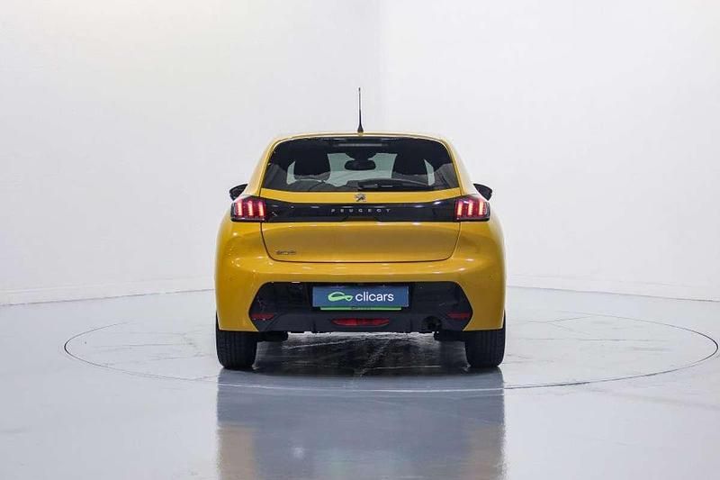Usado Peugeot 208 Allure 102 CV (75 kW) 2021 Amarillo Utilitario