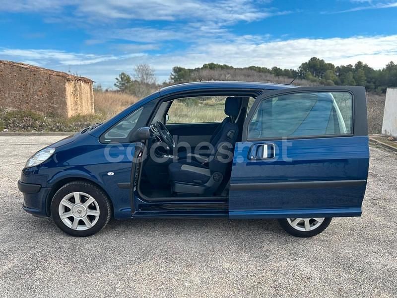 Usado Peugeot 1007 75 CV (55 kW) 2006 Azul Monovolumen
