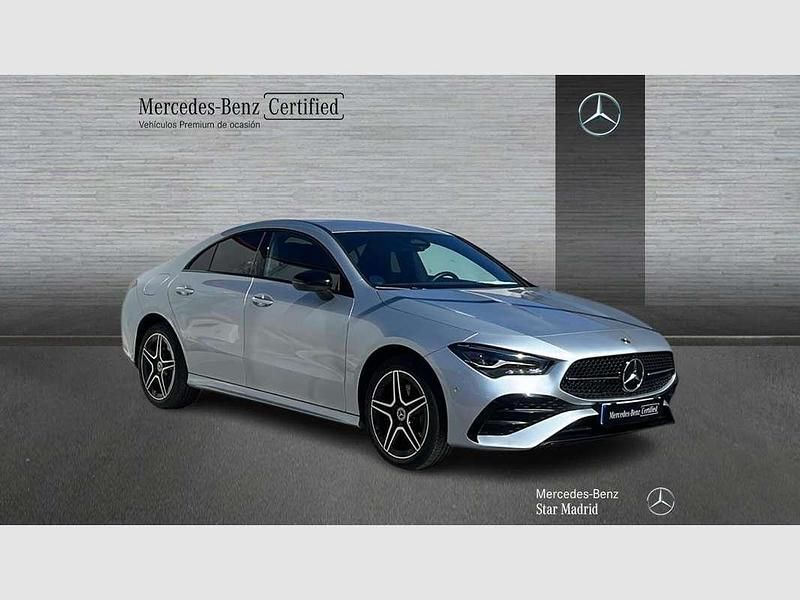 Usado Mercedes CLA250e 218 CV (160 kW) 2025 Plateado Berlina