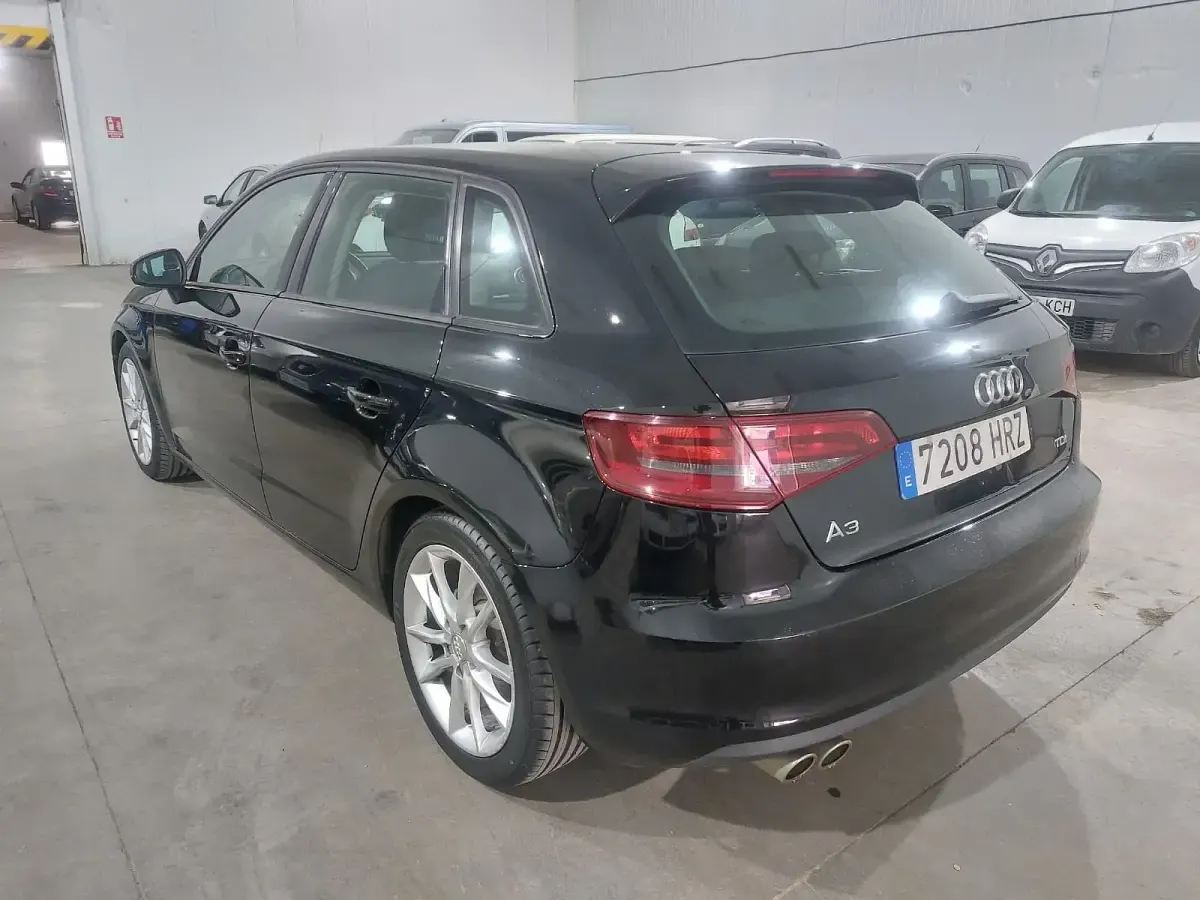 Usado Audi A3 Ambition 150 CV (110 kW) 2013 Negro Berlina