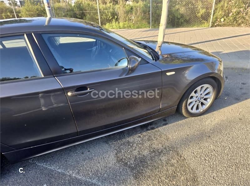Usado BMW 118 122 CV (89 kW) 2005 Gris / plata Utilitario
