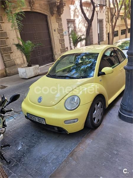 Usado VW New Beetle 90 CV (66 kW) 2001 Amarillo Utilitario