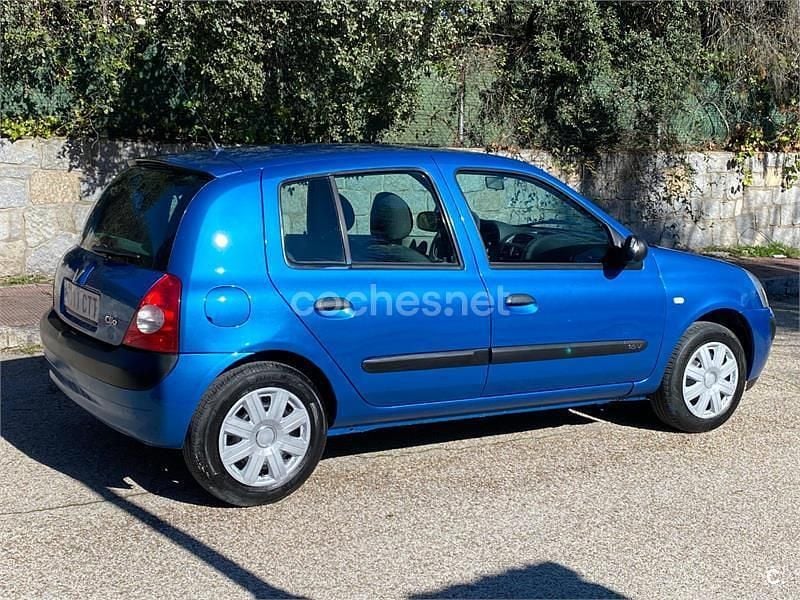Usado Renault Clio II 75 CV (55 kW) 2004 Azul Berlina