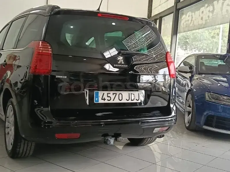 Usado Peugeot 5008 Access 120 CV (88 kW) 2015 Negro Monovolumen