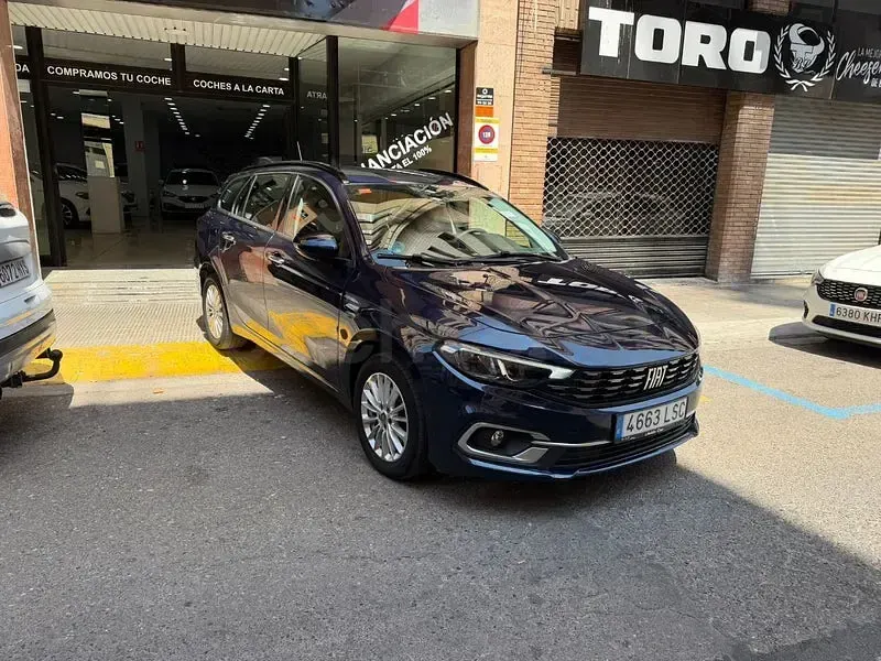 Usado Fiat Tipo 101 CV (74 kW) 2021 Azul Familiar