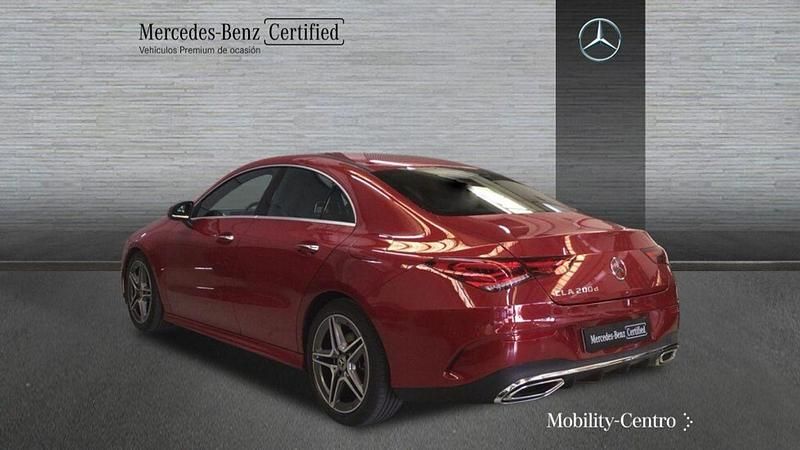 Usado Mercedes CLA200 150 CV (110 kW) 2021 Rojo Utilitario