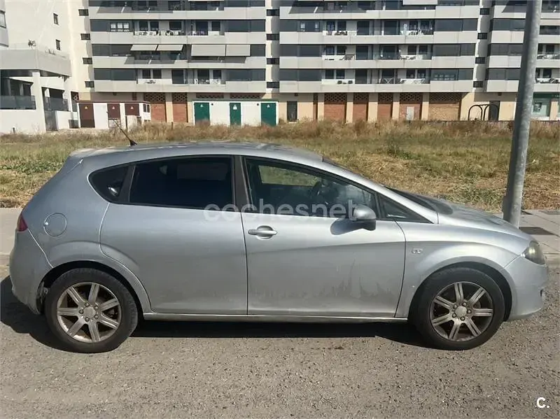 Usado Seat Leon Reference 140 CV (102 kW) 2005 Gris / plata Utilitario