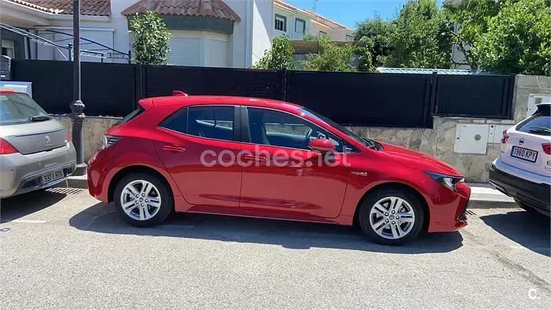 Usado Toyota Corolla Active 122 CV (89 kW) 2020 Rojo Berlina
