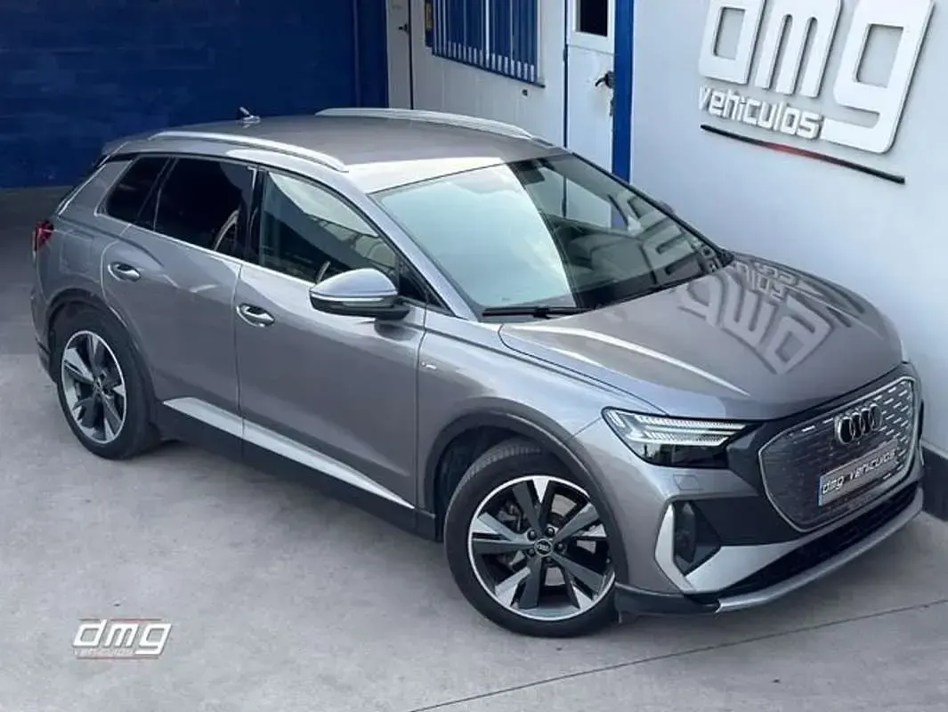 Usado Audi Q4 e-tron S-Line 219 kW (299 CV) 2022 Plateado SUV