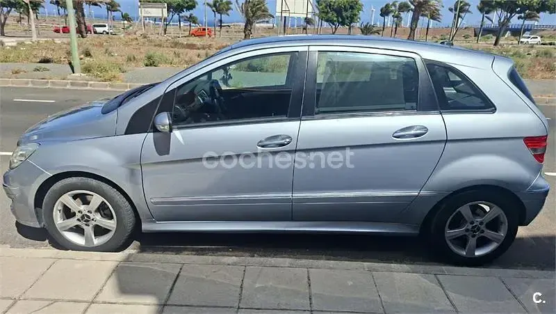 Usado Mercedes B180 109 CV (80 kW) 2005 Gris / plata Monovolumen