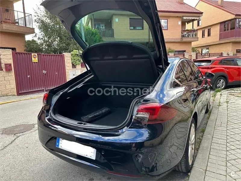 Usado Opel Insignia Selective 136 CV (100 kW) 2019 Azul Berlina