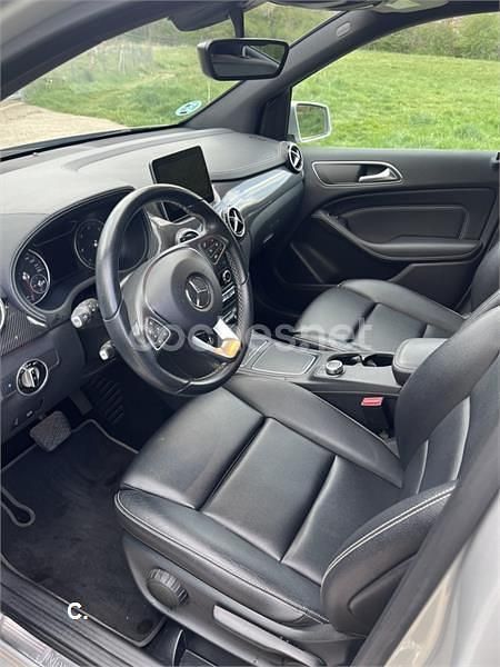 Usado Mercedes B200 136 CV (100 kW) 2019 Gris / plata Utilitario