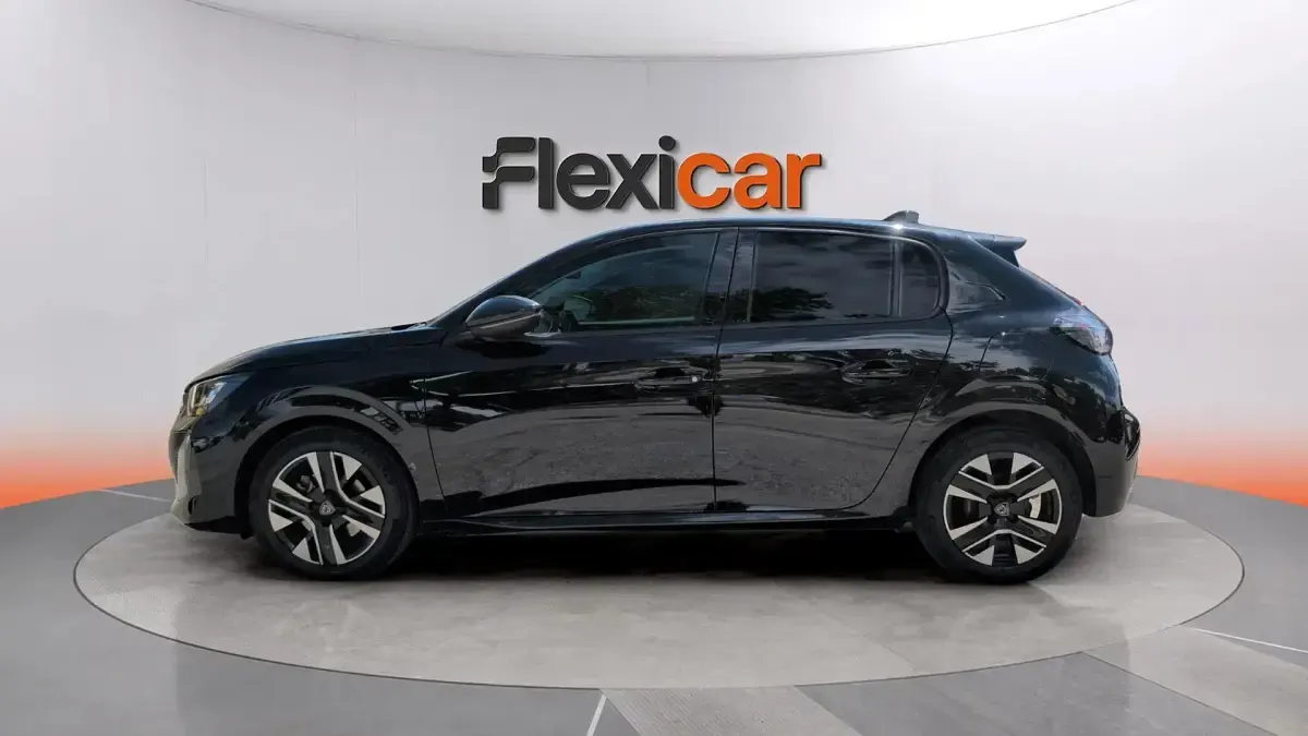 Usado Peugeot 208 Allure 101 CV (74 kW) 2025 Negro Utilitario