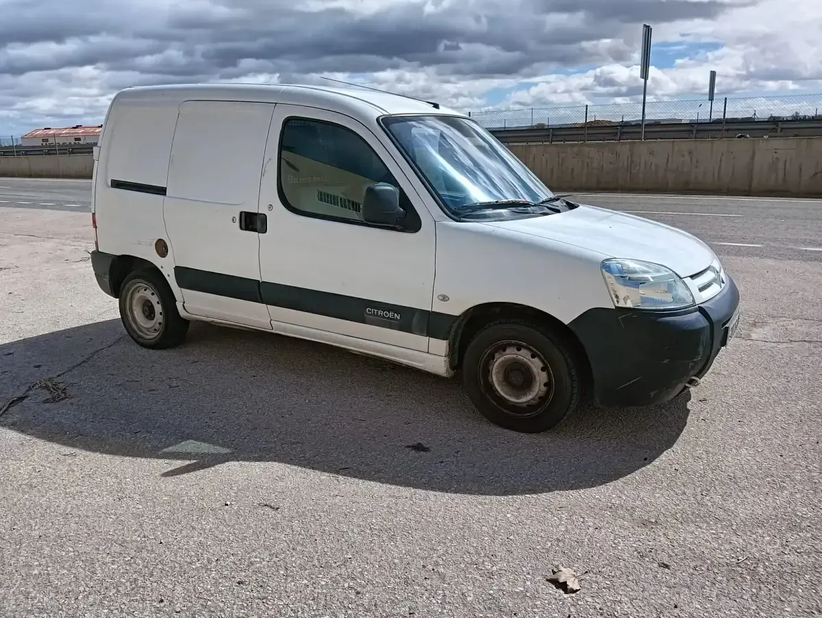 Usado Citroën Berlingo 90 CV (66 kW) 2007 Blanco Monovolumen