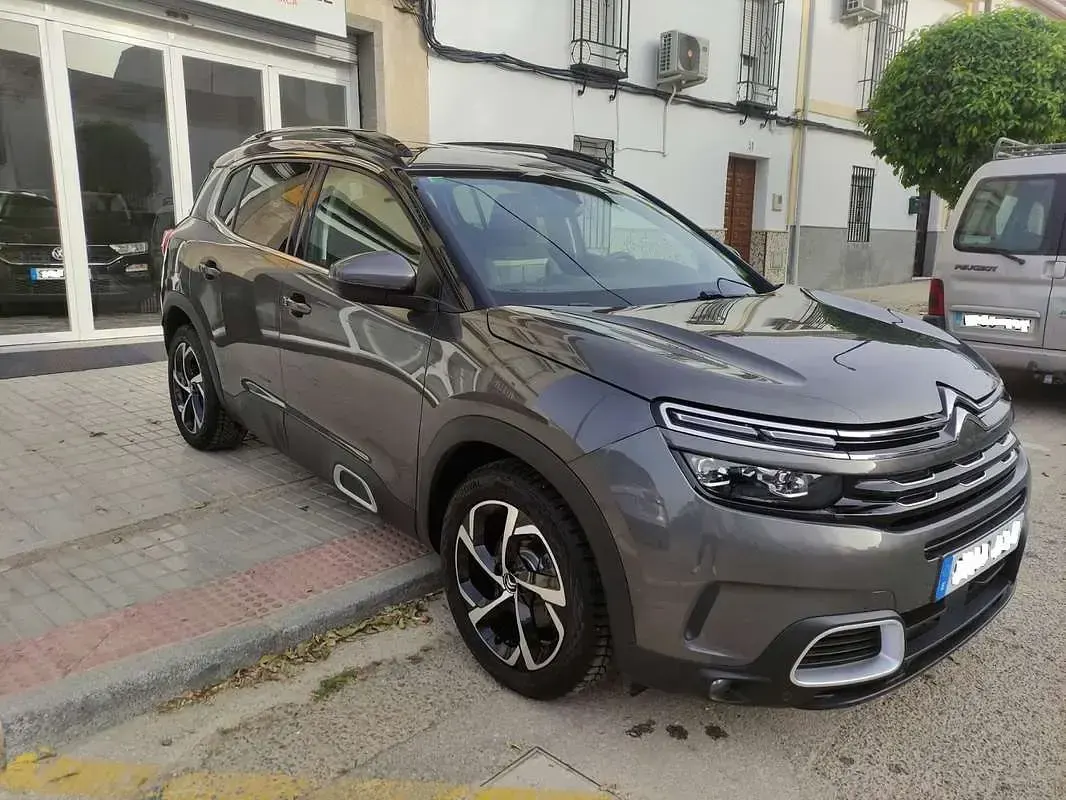 Usado Citroën C5 Aircross Shine 131 CV (96 kW) 2021 Gris SUV