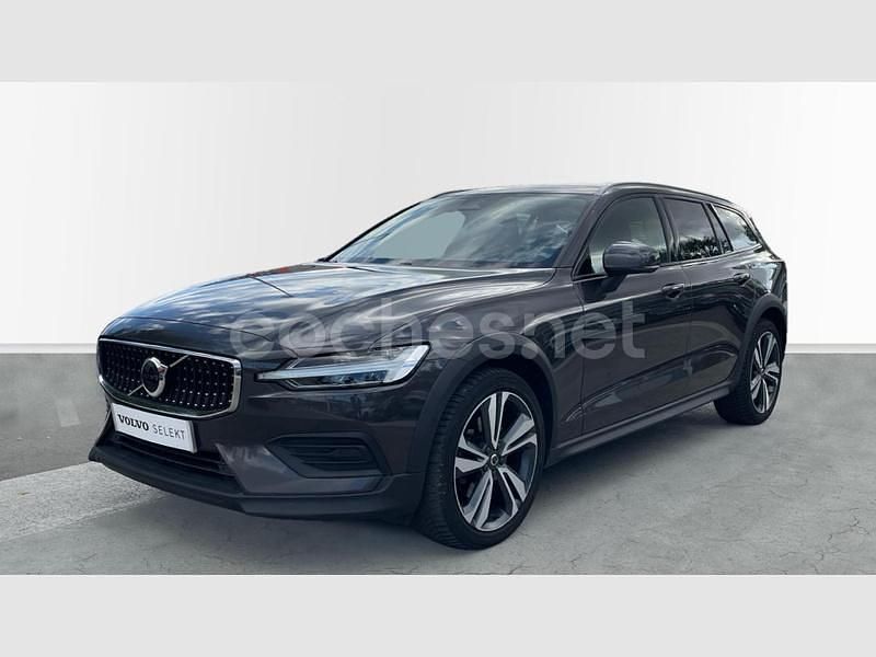 Gris / plata Usado 2022 Volvo V60 CC Familiar | 35.900 € (Precio justo) - Imagen 1/4
