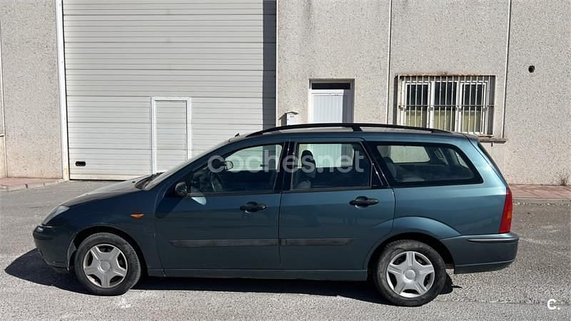 Azul Usado 2002 Ford Focus Ambiente Familiar | 3100 € (Precio justo) - Imagen 1/2