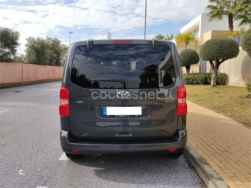 Usado Toyota Proace Verso Advance 144 CV (105 kW) 2024 Gris / plata Familiar