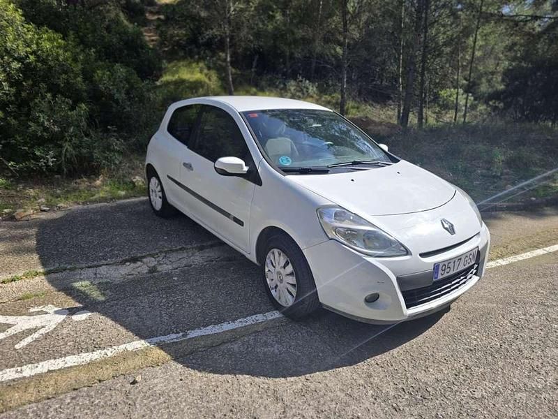 Usado Renault Clio II Authentique 75 CV (55 kW) 2009 Blanco Utilitario