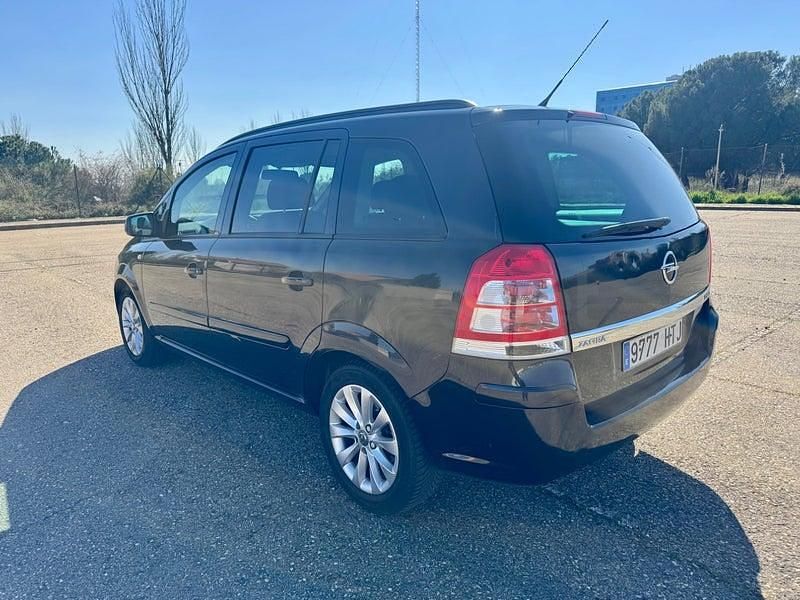Usado Opel Zafira Family 110 CV (80 kW) 2013 Negro Monovolumen