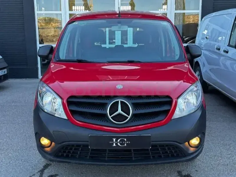 Usado Mercedes Citan 109 90 CV (66 kW) 2016 Rojo Monovolumen