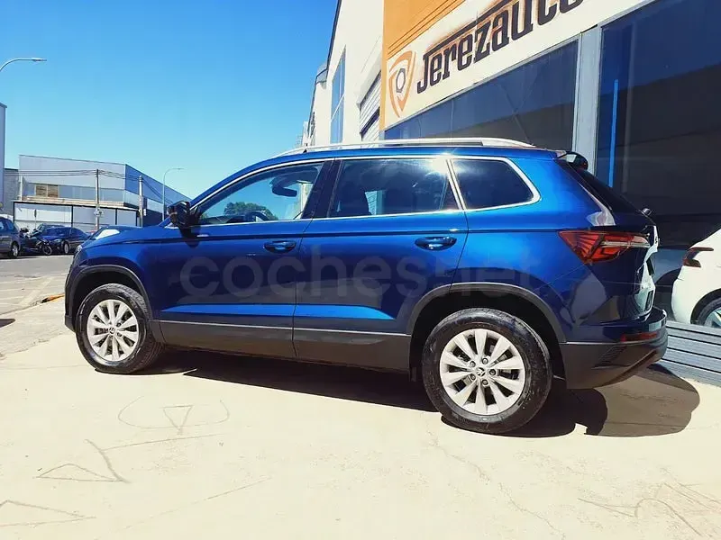 Usado Skoda Karoq Ambition 150 CV (110 kW) 2022 Azul SUV