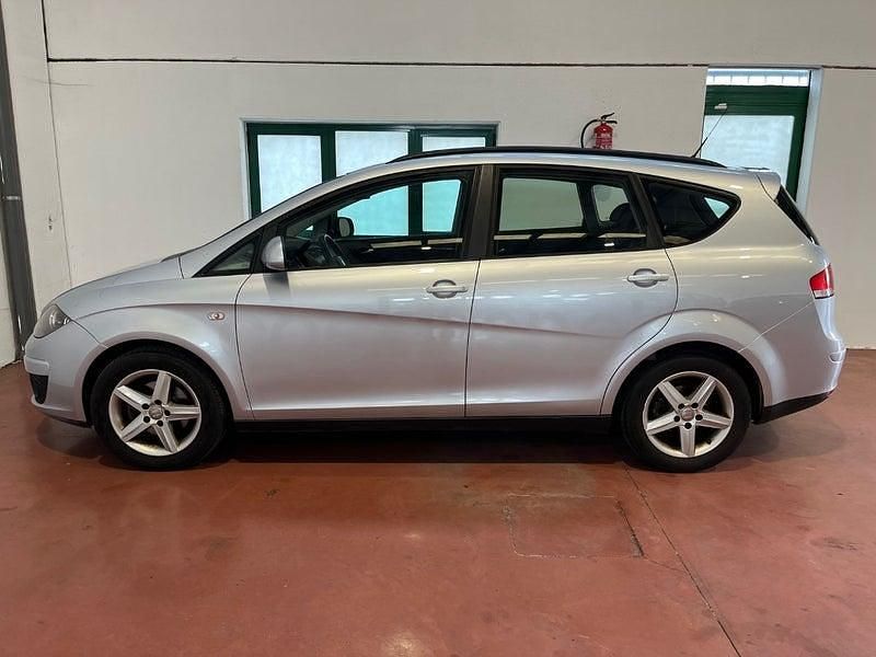 Usado Seat Altea XL Reference 105 CV (77 kW) 2011 Gris / plata Monovolumen