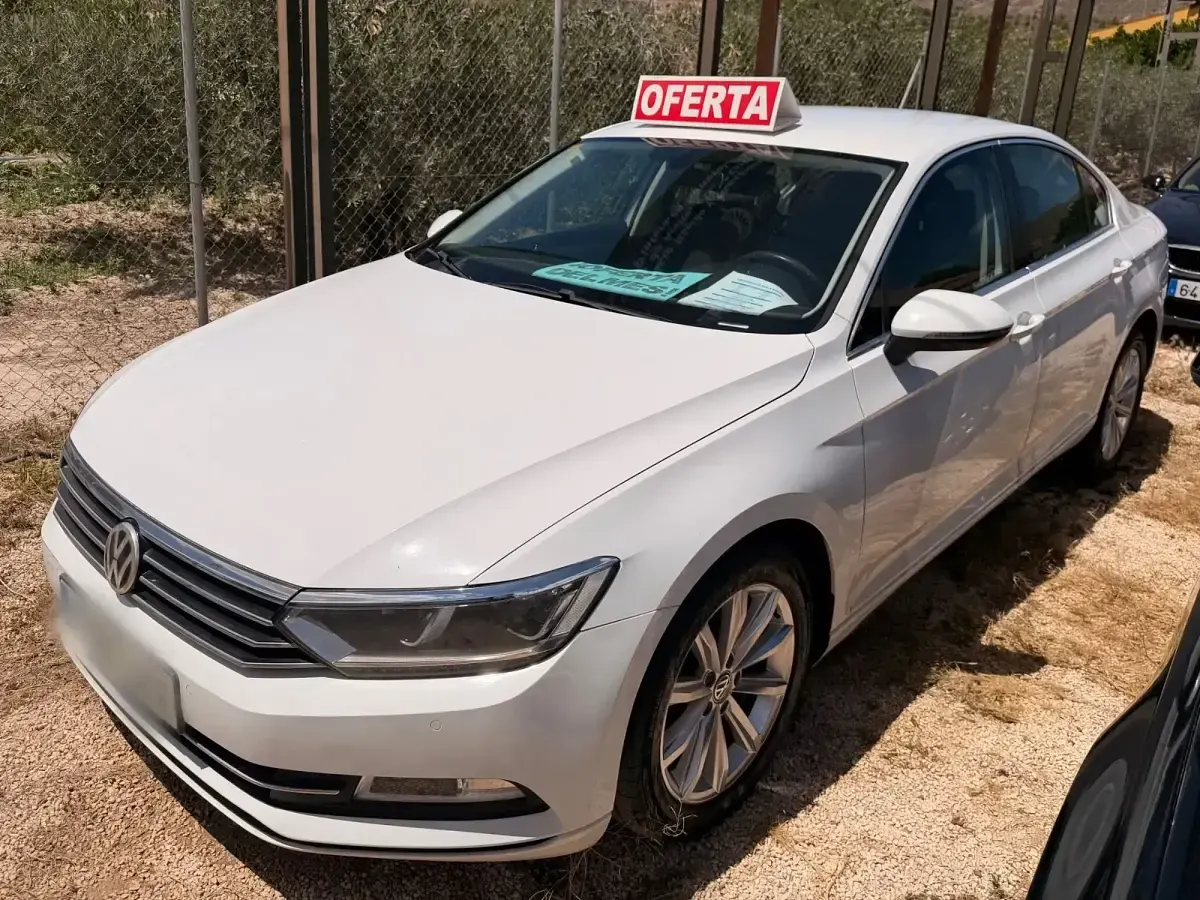 Usado VW Passat Sportline 150 CV (110 kW) 2015 Blanco Berlina