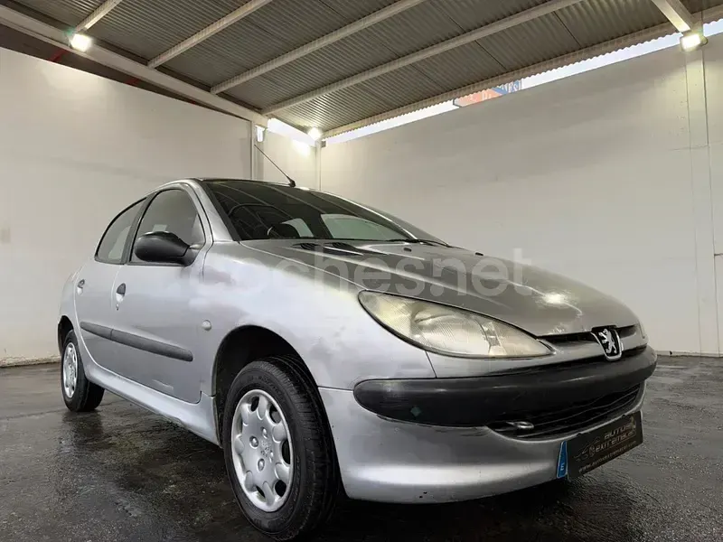Usado Peugeot 206 75 CV (55 kW) 2001 Gris / plata Berlina