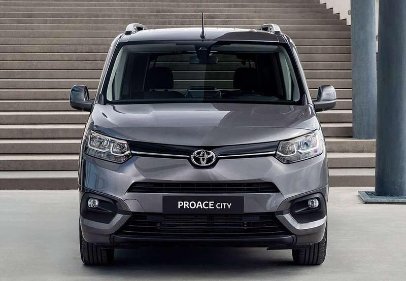 Usado Toyota Proace Active 131 CV (96 kW) 2023 Gris Monovolumen