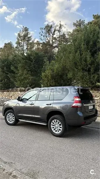 Usado Toyota Land Cruiser 190 CV (139 kW) 2014 Gris / plata SUV