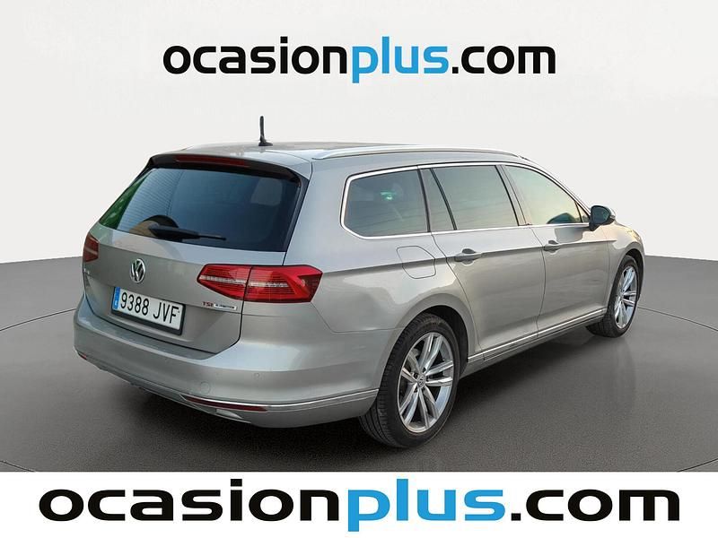 Usado VW Passat Sportline 180 CV (132 kW) 2016 Gris plata Familiar